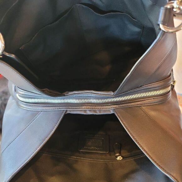 Coach Hobo - Picture 9 of 12